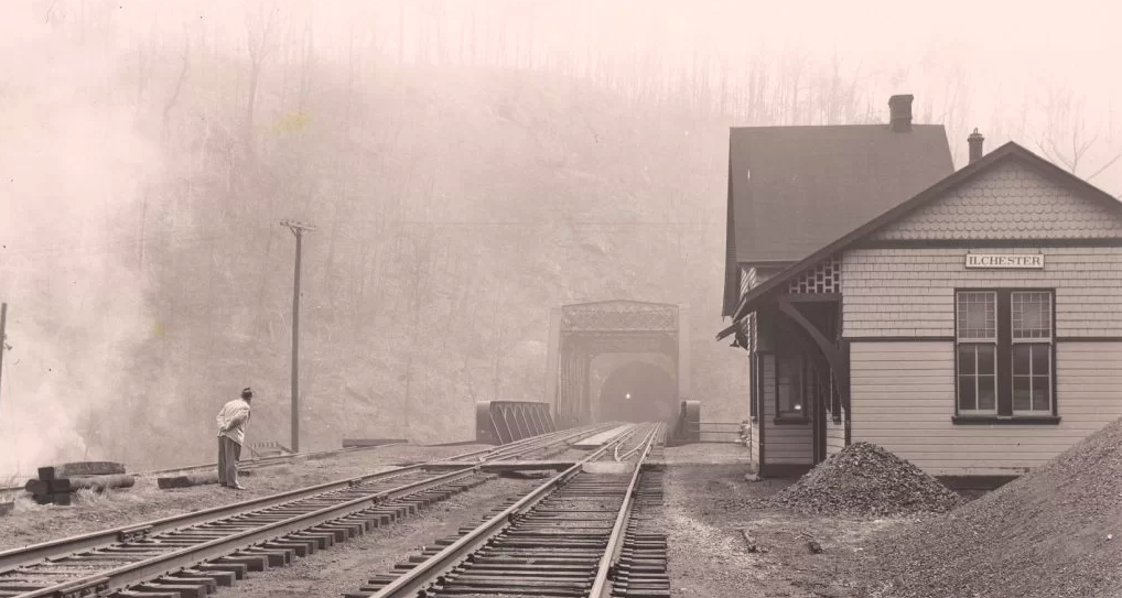 View of Ilchester Station looking toward Relay junction beyond the tunnel